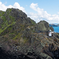 Inishtearaght and Skellig Michael lighthouses in Páirc Náisiúnta na Mara 