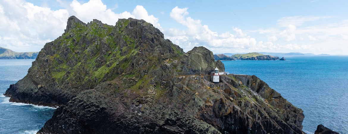 Inishtearaght and Skellig Michael lighthouses in Páirc Náisiúnta na Mara 